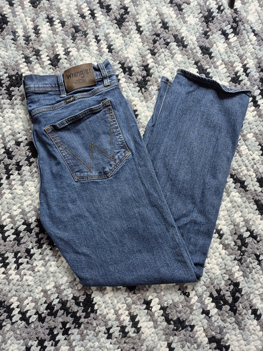 Wrangler Men’s Regular Fit Jeans 34x30 - Medium Wash Blue Stretch